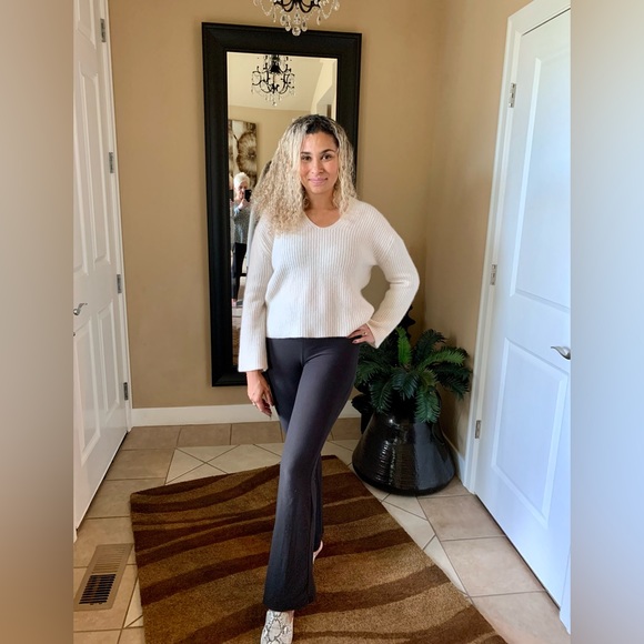 LN 360 CASHMERE V-NECK SWEATER. DESIGNED FOR RELAXED FIT. LONG RIBBED SLEEVES. - Picture 4 of 6